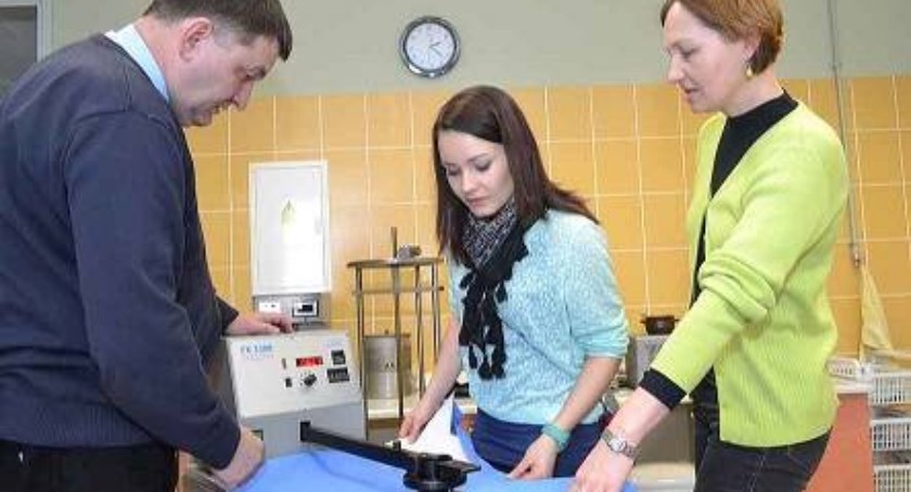 Mieszkanka Szczyrku Marcelina Hula szyje kombinezony polskich skoczków