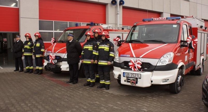 Nowe samochody i specjalistyczny sprzęt do ratownictwa drogowego dla bielskich strażaków