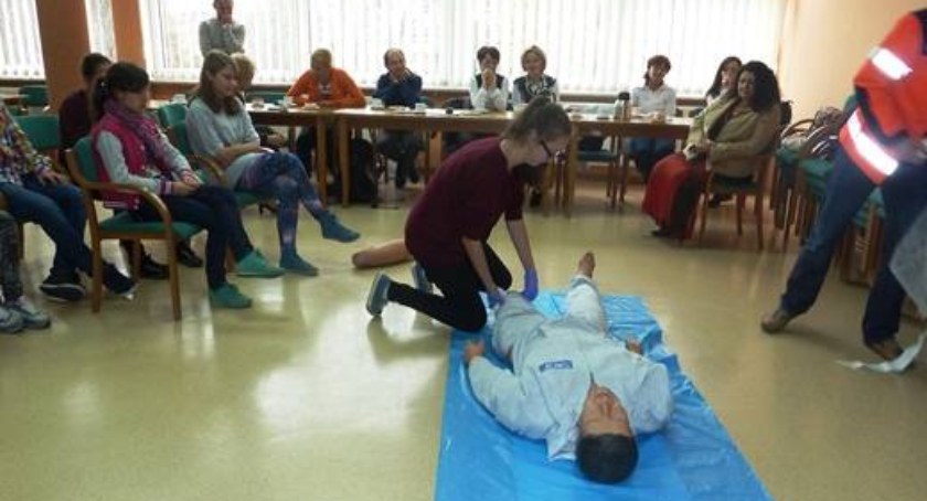 Bielscy Gimnazjaliści uczą się ratować życie