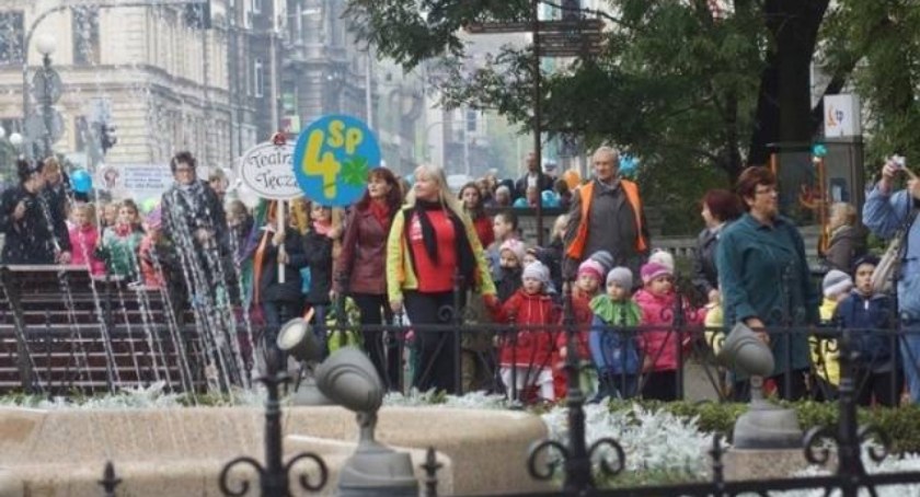 Parada teatralna przeszła ulicami Bielska-Białej