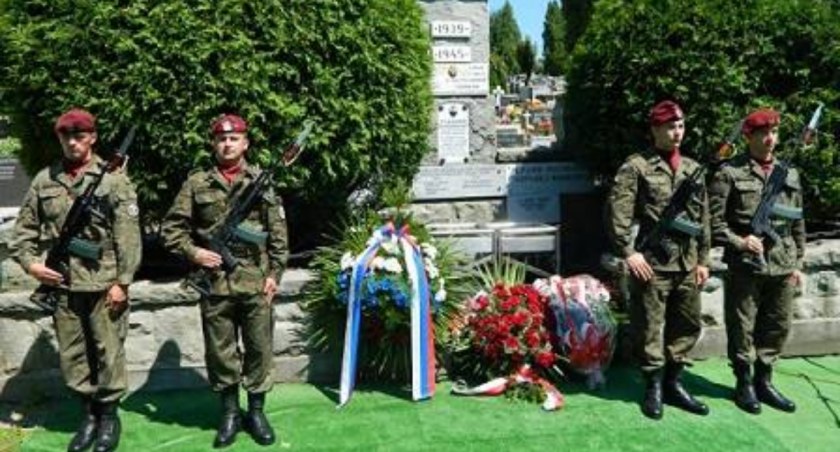 Szczątki 14 radzieckich żołnierzy odnaleziono w rejonie Ochab. 