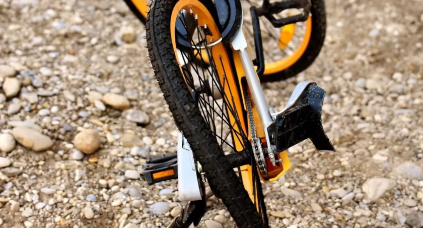 13-letni letni rowerzysta zderzył się z samochodem w Kozach
