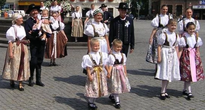 Wójt Gminy Jasienica ubierze urzędników w stroje ludowe