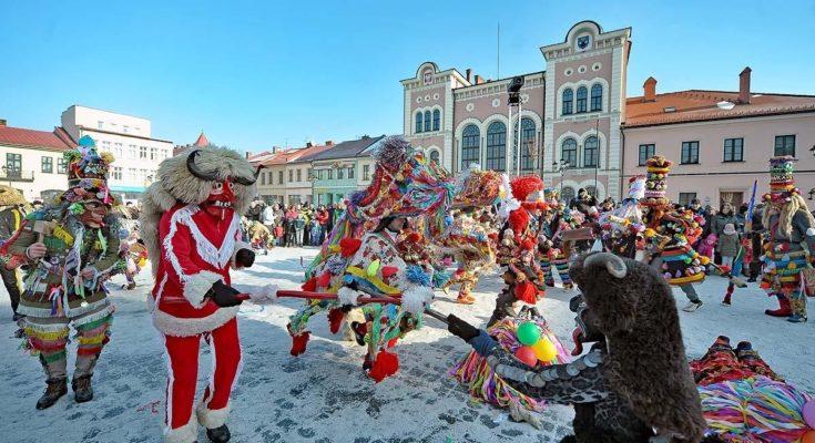 Ulicami Bielska-Białej przejdzie barwny korowód kolędników z Żywiecczyzny