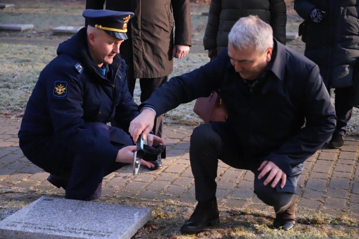 Rosjanie pobrali próbki ziemi z cmentarza w Bielsku-Białej i Pszczynie