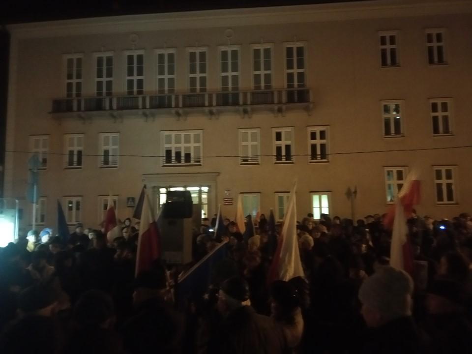 Demonstrowali przed sądem w Bielsku Białej ( Aktualizacja )