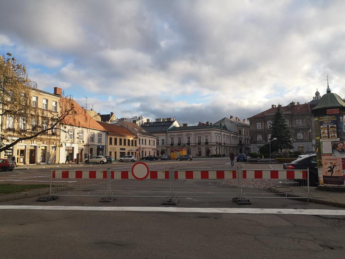 Otwarcie lodowiska na Placu Wojska Polskiego 6 grudnia. Wprowadzono zmiany w organizacji ruchu