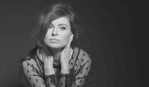 Beata Przybytek z koncertem poświęconym Billie Holiday w Bystrej 08.11