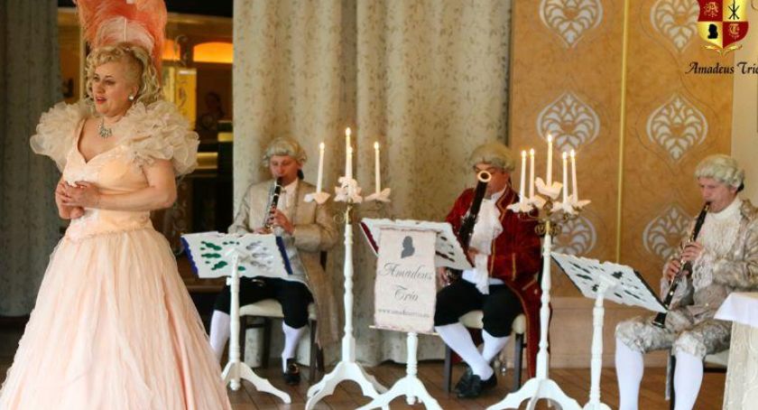 Popołudnie muzyczne na ustrońskim Rynku - Amadeus Trio