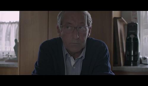 Kino Konesera: W cieniu drzewa