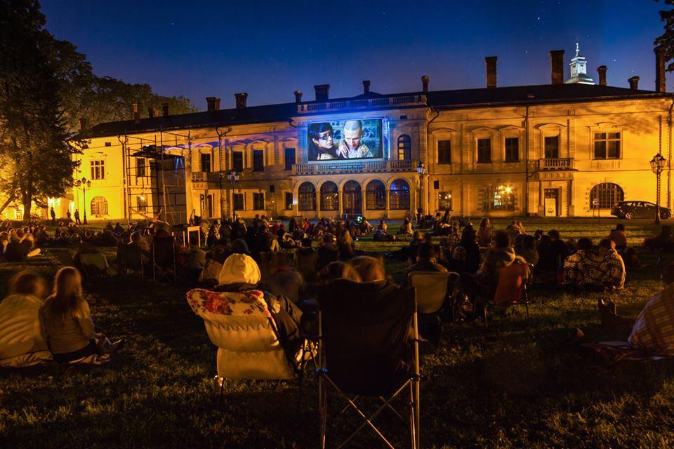 Kino w plenerze z filmem 