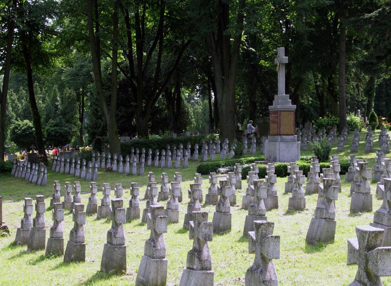 Cieszyn: Oddanie po renowacji kwatery żołnierzy z lat 1914-39 / 6.05