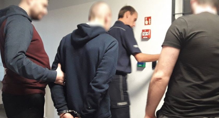 Zatrzymanie dilera w Bielsku-Białej | Jego dziewczynę znaleziono pod łóżkiem