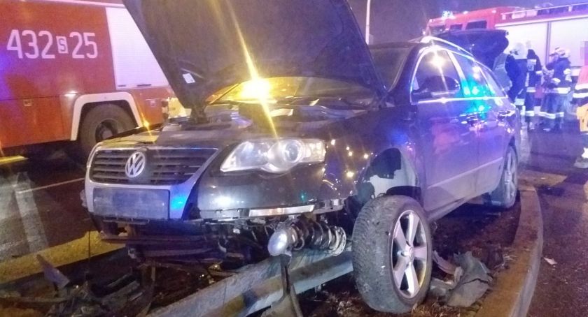 Wypadek w Skoczowie | Samochód wbił się w bariery energochłonne