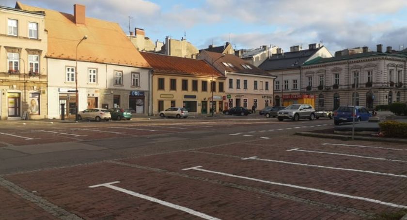 Chcą przywrócenia parkingu na Placu Wojska Polskiego w Bielsku-Białej. Wysłali petycję