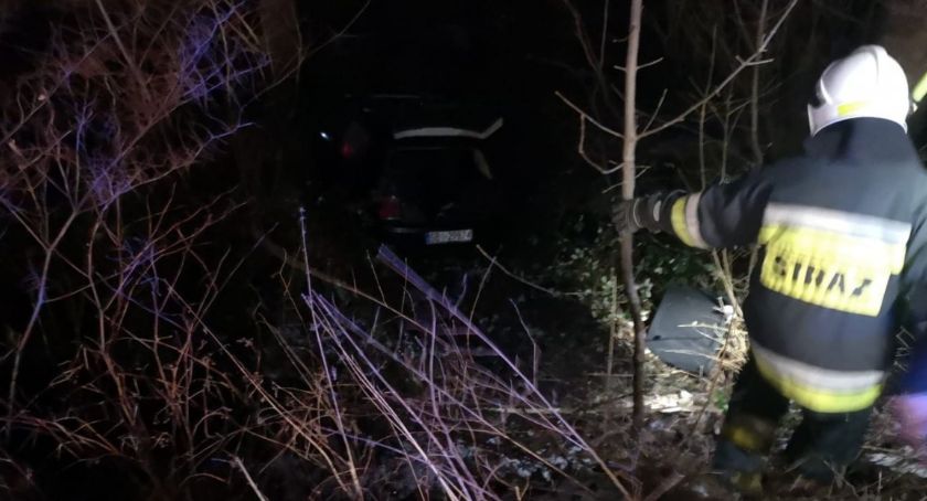 Pijany kierowca wjechał do rzeki w Szczyrku. W alkomacie zabrakło skali