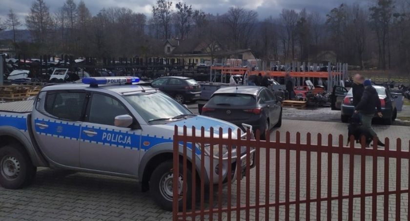 Policja Bielsko-Biała ujawniła kradzione części w dwóch komisach w powiecie bielskim