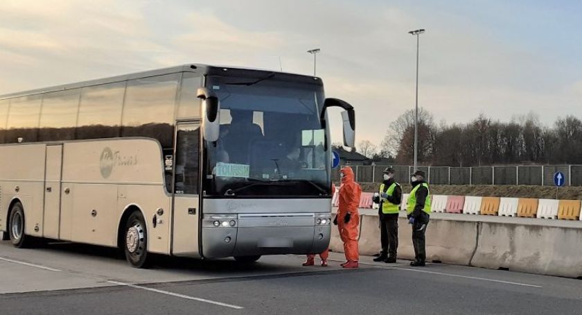 Kontrole sanitarne na czeskiej i słowackiej granicy oraz na lotnisku w Pyrzowicach