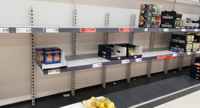 W sklepach tłumy i brak niektórych produktów