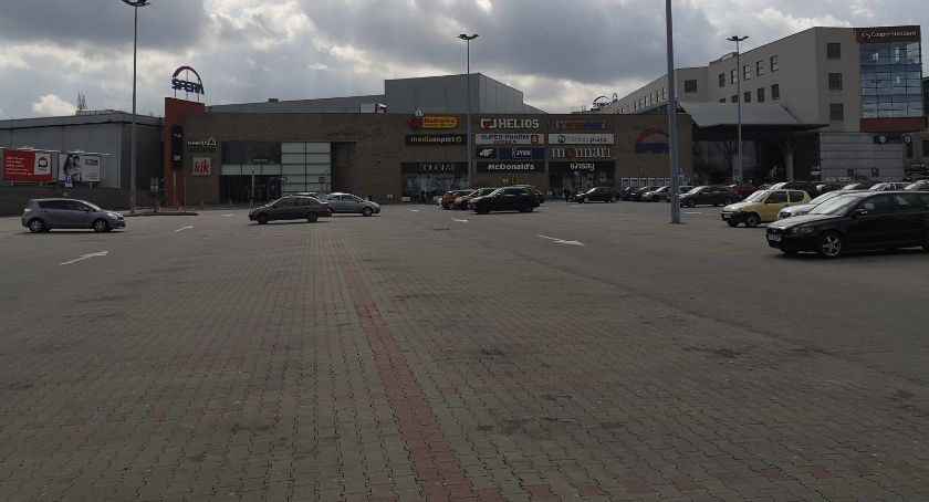 Miasto opustoszało. Sklepy również (Foto)