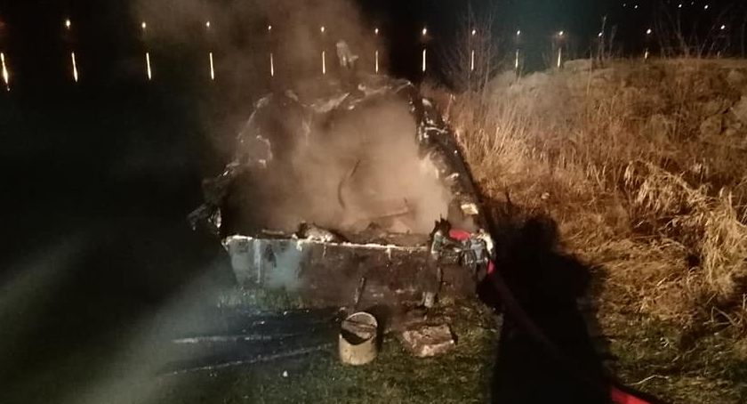 Płonęła łódź przy Jeziorze Międzybrodzkim