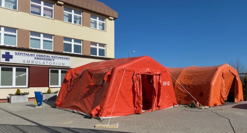 Przed przyjęciem do Szpitala Wojewódzkiego, wizyta w namiocie 