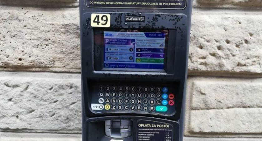 W Bielsku parkomaty będą odkażane, w Cieszynie i Skoczowie parkowanie za darmo