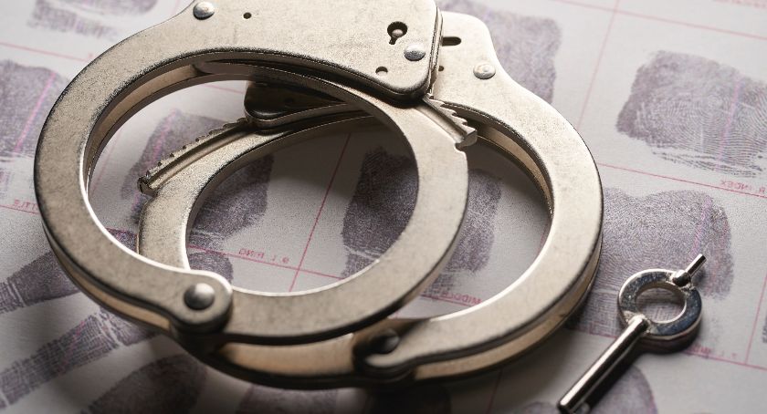 W trakcie ucieczki próbowali zepchnąć policyjny radiowóz z drogi 