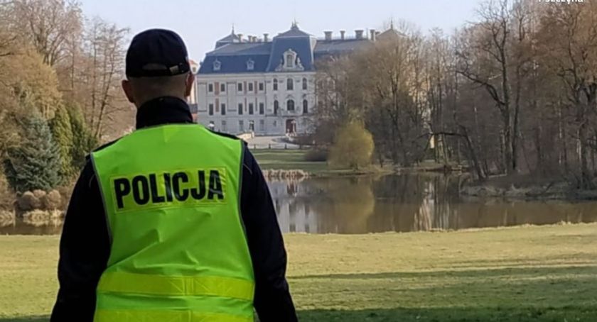 Odpowie przed sądem za bieganie w parku