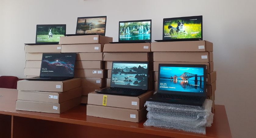 Gmina Wilkowice ma już laptopy dla uczniów, powiat żywiecki wkrótce też je zakupi 