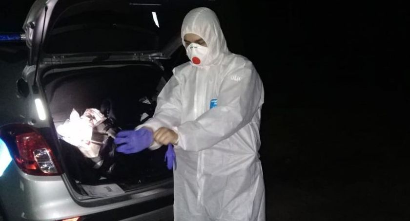 Utknęli w windzie na osiedlu Beskidzkim. Złamanie zasad kwarantanny