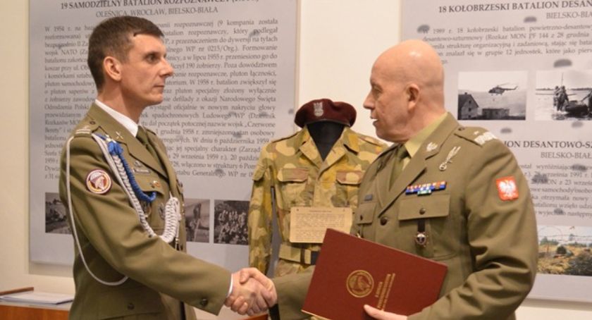 Nowy dowódca bielskich spadochroniarzy ppłk Tomasz Neumann 