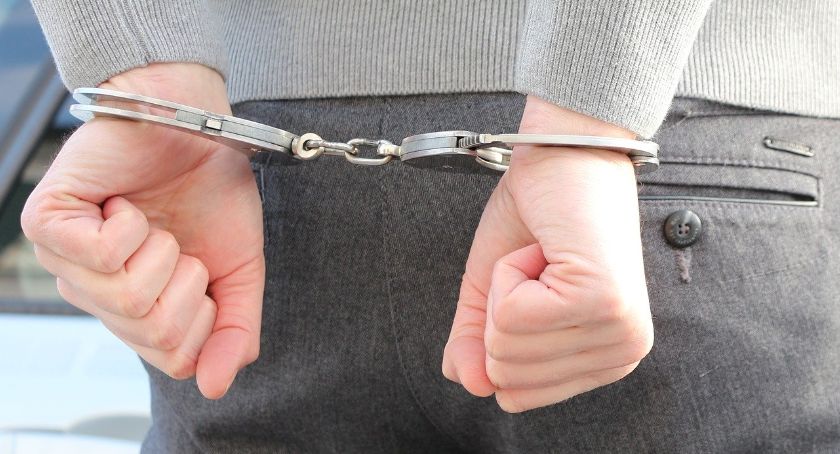 Pracownicy sklepu w Bielsku-Białej ujęli włamywacza