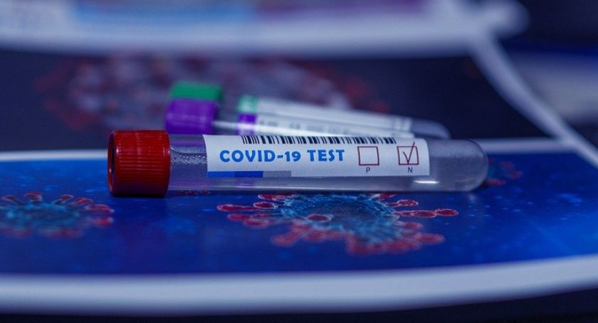 Aparat do testów na koronawirusa nie dotarł do cieszyńskiego szpitala. Co się z nim stało? 