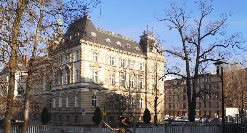 Urząd Miejski w Bielsku-Białej od środy wznawia bezpośrednią obsługę mieszkańców