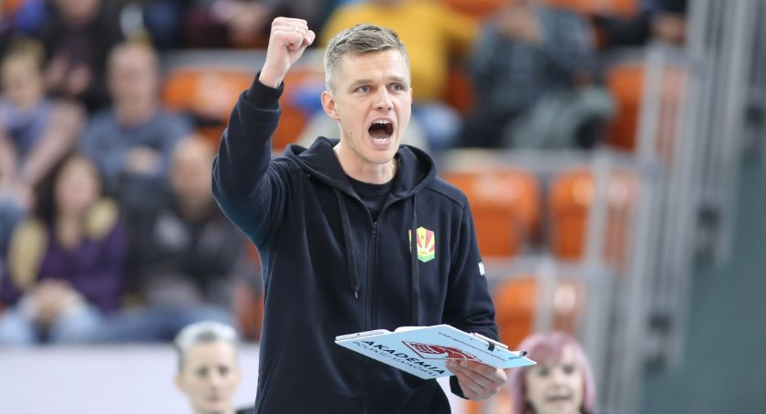 Trener bielskch siatkarek z nowym kontraktem