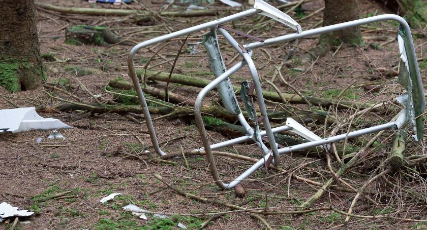 Turyści wrócili w Beskidy i robią syf