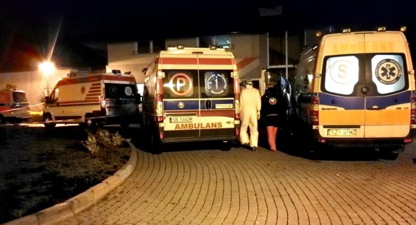 Służby wojewody na terenie ośrodka w Czernichowie. Wytypowano osoby do opuszczenia placówki