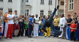 Capoeira na placu w każdy wakacyjny piątek | Zajęcia dla dzieci i dorosłych
