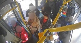 Zapytana o brak maseczki pobiła pasażerkę autobusu, poszukuje jej policja