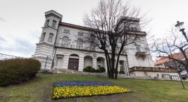 Flagę Ukrainy zasadzono przed bielskim zamkiem 