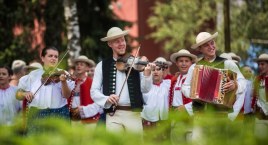 Planuj weekend: Plenerowe kina, pchle targi i rozpoczynający się Tydzień Kultury Beskidzkiej