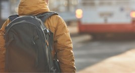 Okradł sklep i z łupem w ręku czekał na autobus