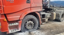 Opony ciężarówki stanęły w ogniu przez linię energet&hellip;
