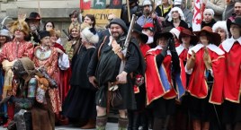 [FILM i FOTO] Przemarsz grup rekonstrukcyjnych ulicami Bielska-Białej