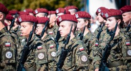 Przysięga żołnierzy ochotników w bielskich koszarach