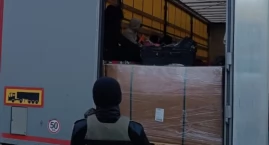 Cudzoziemcy ukrywali się w naczepie na terenie firmy w Czechowicach-Dziedzicach