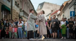 Walentynkowy spektakl uliczny w centrum Bielska-Białej