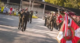 Uroczysta przysięga żołnierzy 18 Batalionu Powietrznodesantowego na żywieckim Rynku