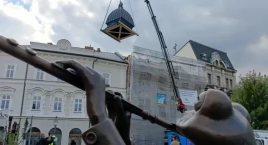Historyczny hełm wrócił na dach kamienicy przy ul. 11 Listopada w Bielsku-Białej